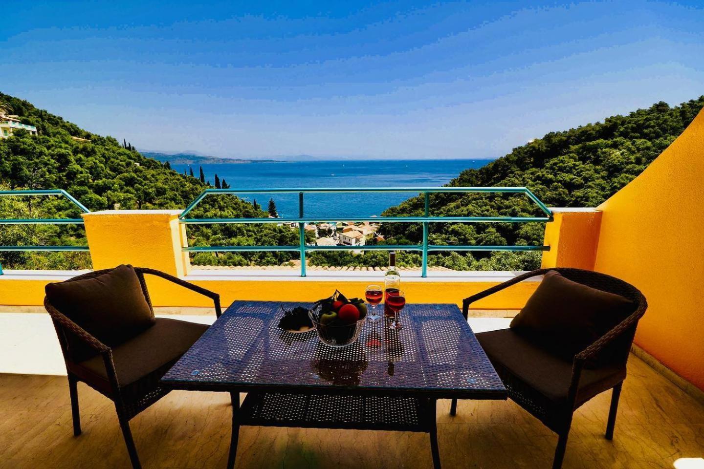 Silent Bay Apartments Katavolos Exterior photo