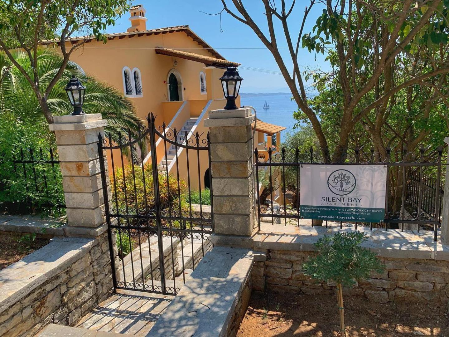Silent Bay Apartments Katavolos Exterior photo