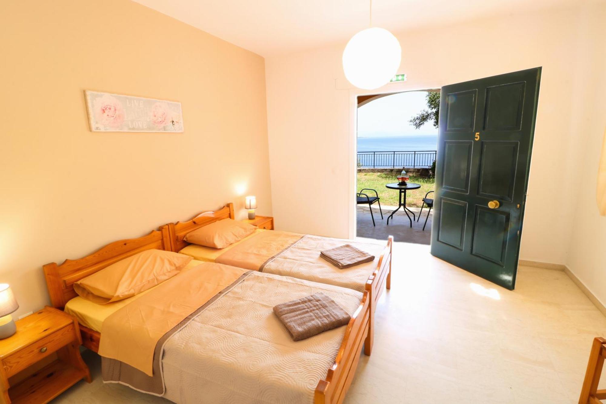 Silent Bay Apartments Katavolos Exterior photo