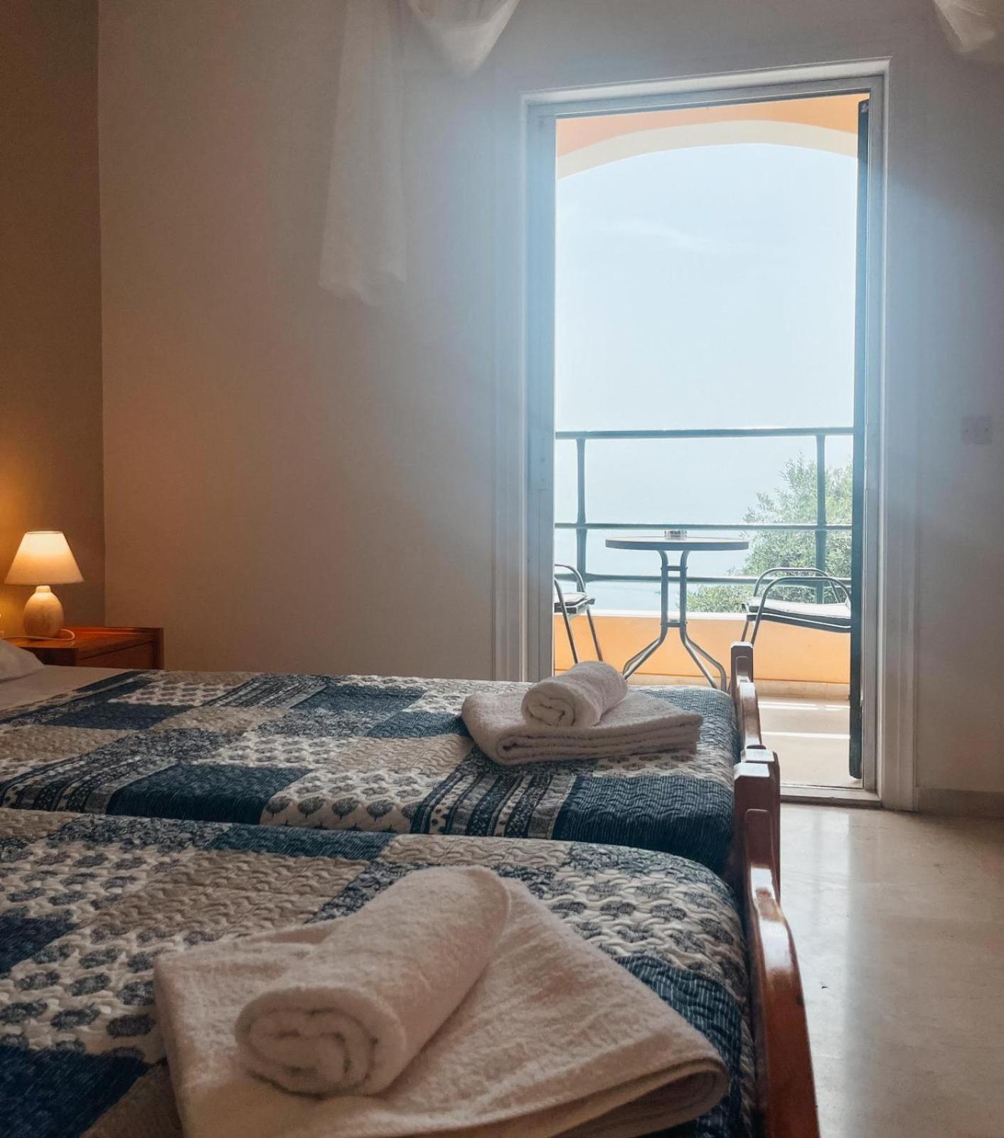 Silent Bay Apartments Katavolos Exterior photo