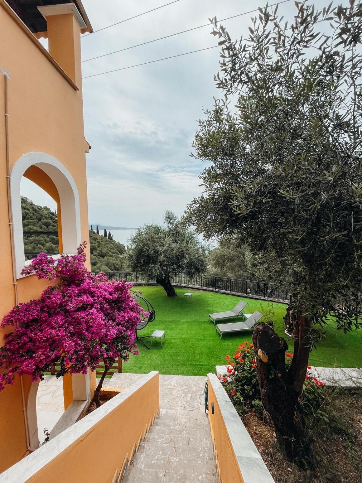 Silent Bay Apartments Katavolos Exterior photo